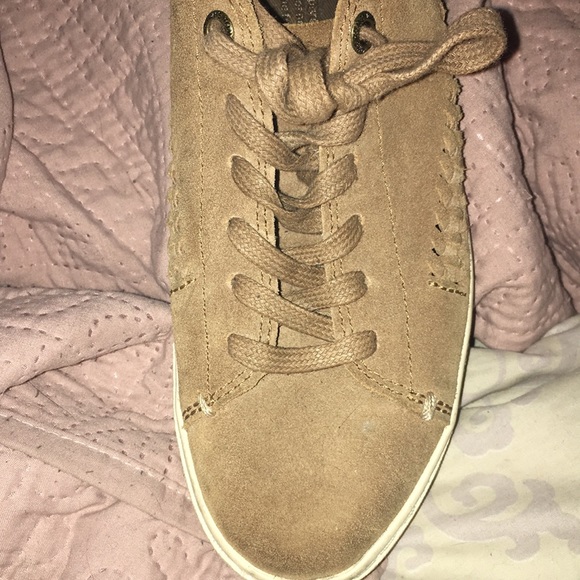 Women’s size 6 TOMS - Picture 3 of 3